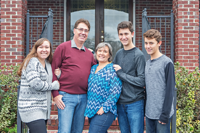 Mikael o Jeni Bister